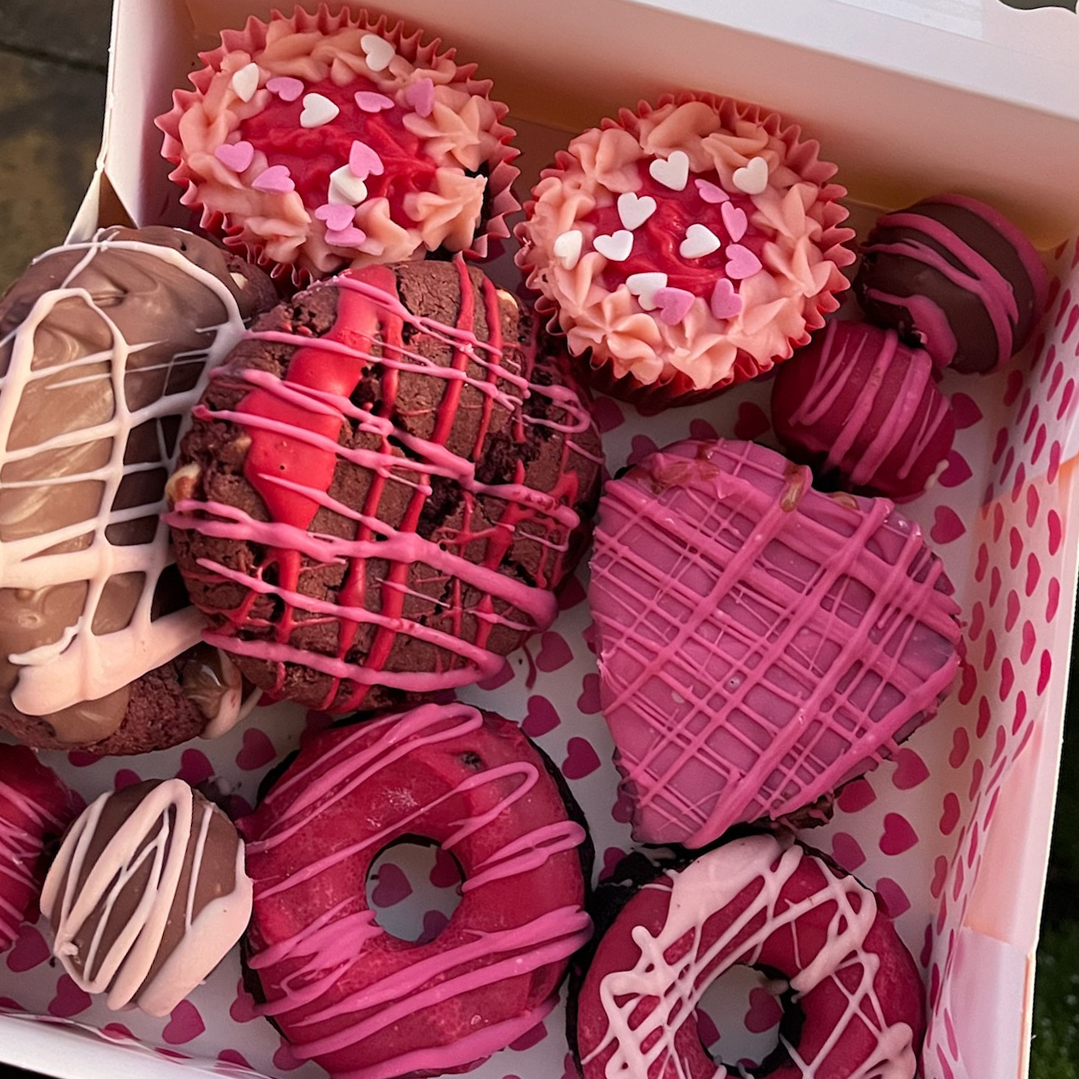 ValentinesBoxBanner Rosie's Sweet Eats - Lover's box